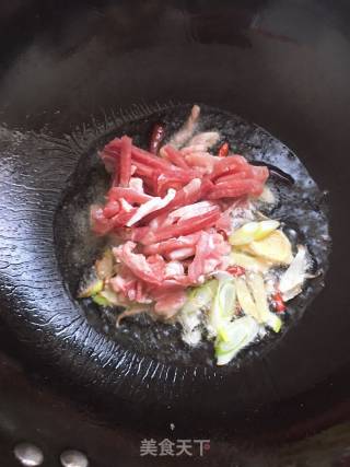 土豆丝烧油面筋的做法步骤：2