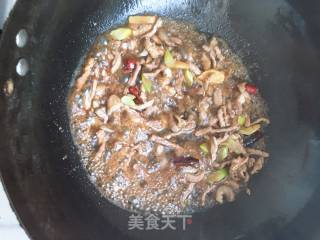 土豆丝烧油面筋的做法步骤：3