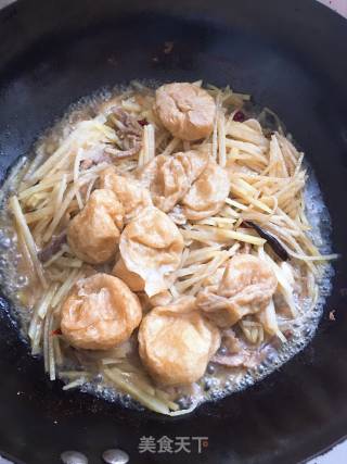 土豆丝烧油面筋的做法步骤：6