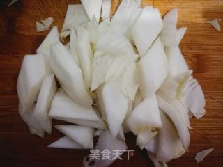 白菜炒腊肉的做法步骤：1