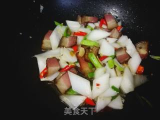 白菜炒腊肉的做法步骤：10