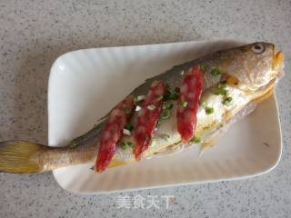 腊肠蒸小黄鱼的做法步骤：3