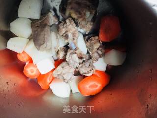 排骨煲汤的做法步骤：3