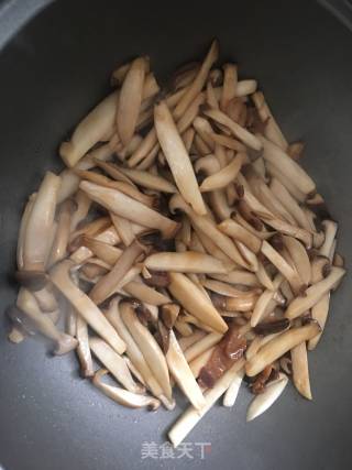 炒杏鲍菇的做法步骤：4