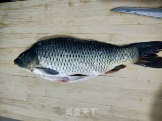 糖醋鲤鱼的做法步骤：1