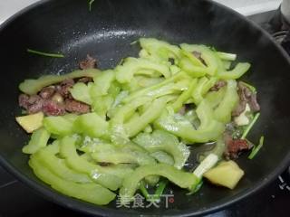苦瓜炒牛肉的做法步骤：5
