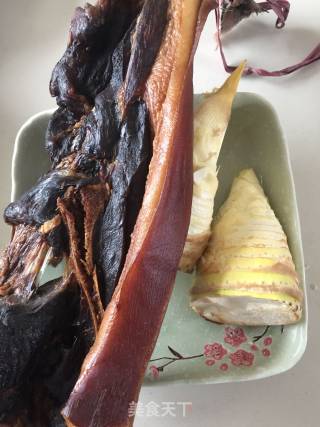 腊肉炒冬笋的做法步骤：1