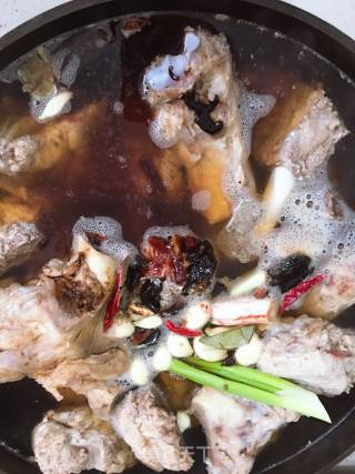 清炖大骨头的做法步骤：4