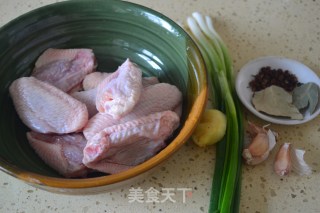 蜂蜜麻香烤翅的做法步骤：1