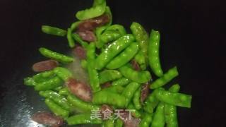 教你炒菜――荷兰豆炒腊肠的做法步骤：4