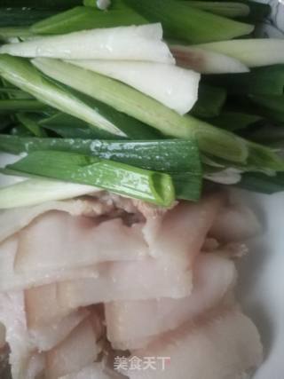 香辣回锅肉的做法步骤：1