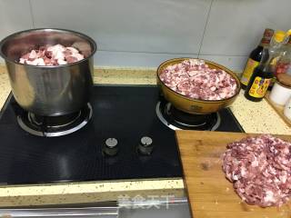 腊肠的做法步骤：1