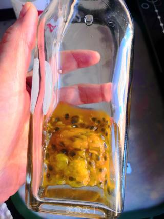 自酿百香果蜜糖水的做法步骤：3