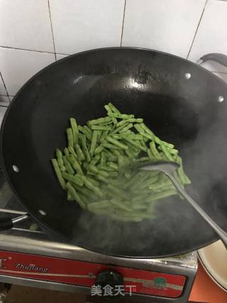 清炒四季豆的做法步骤：1
