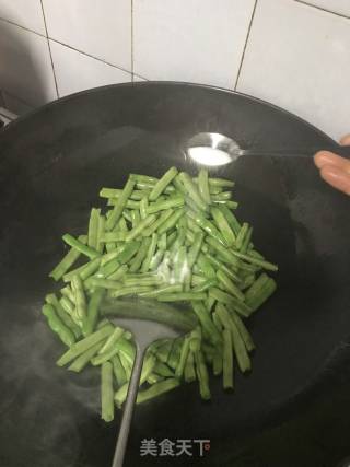 清炒四季豆的做法步骤：2