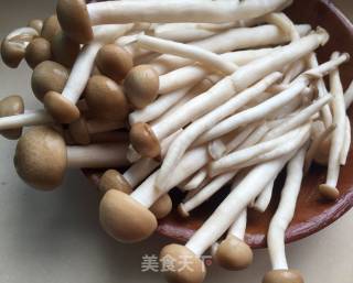 姬真菇鱼泡汤的做法步骤：2