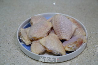黑椒酥皮烤翅的做法步骤：1