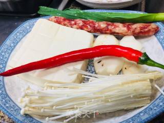 腊肠烩豆腐的做法步骤：1