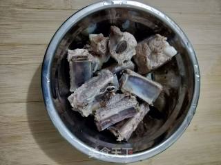 糖醋排骨的做法步骤：1