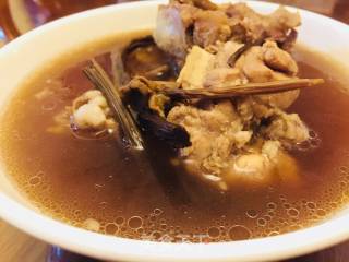 汤骨煲茶树菇的做法步骤：4