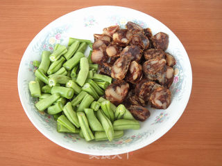 腊肠煲仔饭的做法步骤：4