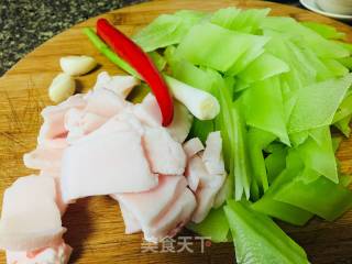 炒莴笋片的做法步骤：1