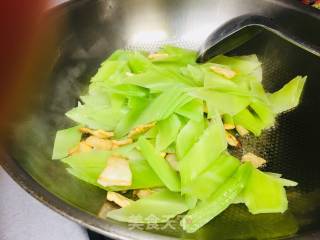 炒莴笋片的做法步骤：2