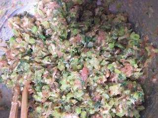 芹菜猪肉水饺的做法步骤：6