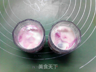 黑与白的碰撞：野生蓝莓汁酸奶的做法步骤：5