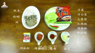 韩式辣海鲜面的做法步骤：1