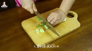 韩式辣海鲜面的做法步骤：2