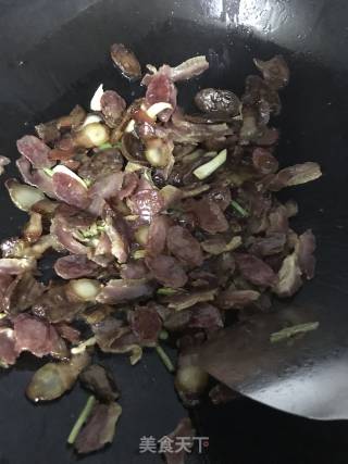 腊肉炒葱的做法步骤：4