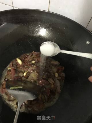 腊肉炒葱的做法步骤：5