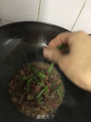腊肉炒葱的做法步骤：6