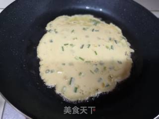 鸡蛋香肠卷的做法步骤：3