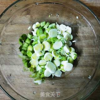 蒜香炸藕饼的做法步骤：3