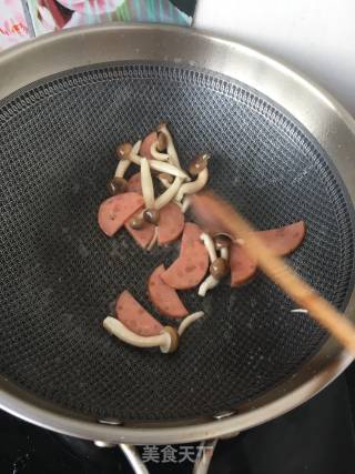蒜香黄金宽心面的做法步骤：21