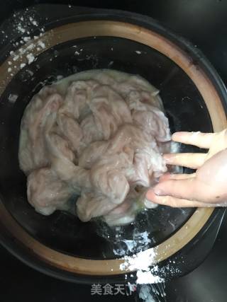 酸菜煲猪肠的做法步骤：1