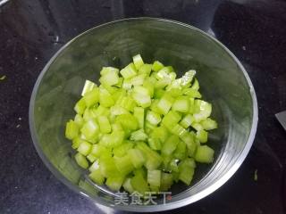 芹菜拌黄豆的做法步骤：3