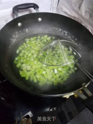 芹菜拌黄豆的做法步骤：4