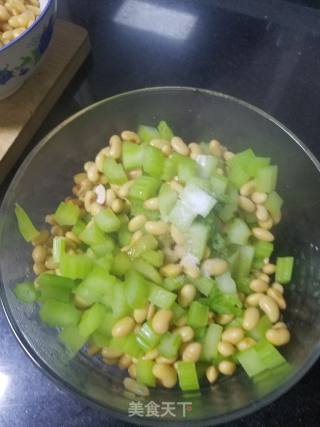 芹菜拌黄豆的做法步骤：5
