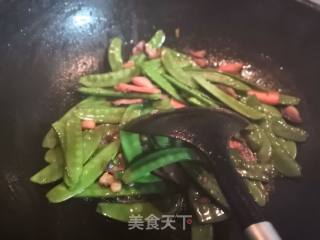 荷兰豆炒腊肉的做法步骤：7