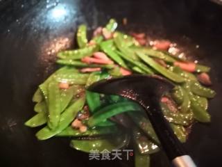 荷兰豆炒腊肉的做法步骤：8