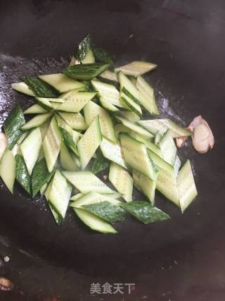 黄瓜炒鸡蛋的做法步骤：5