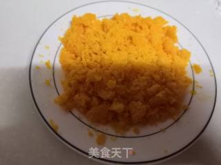 咸蛋黄千层糕的做法步骤：1