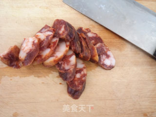 腊肠炒杏鲍菇的做法步骤：2