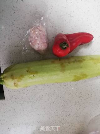 肉丝炒笋瓜的做法步骤：1
