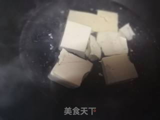 豆腐拌皮蛋的做法步骤：2