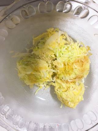 如何用包菜制作美味的小咸菜的做法步骤：4