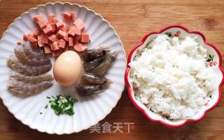 酱油虾仁炒饭的做法步骤：1